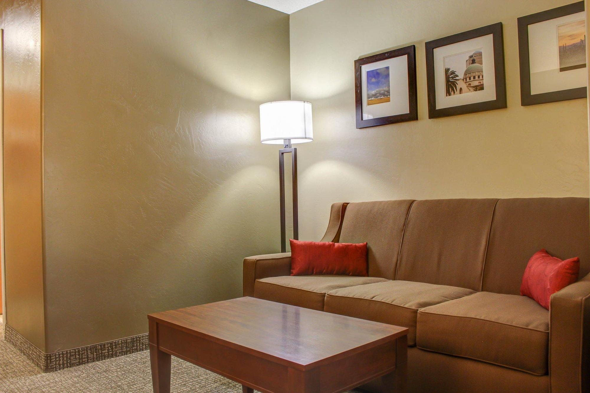 Spark By Hilton Airport Hotel 3*