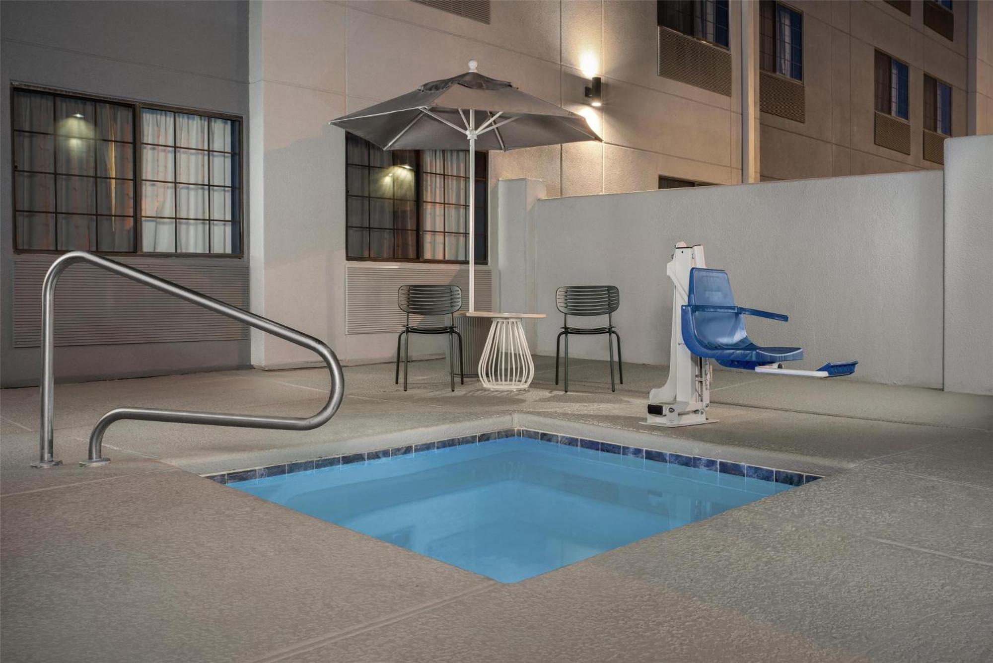 Spark By Hilton Airport 3*