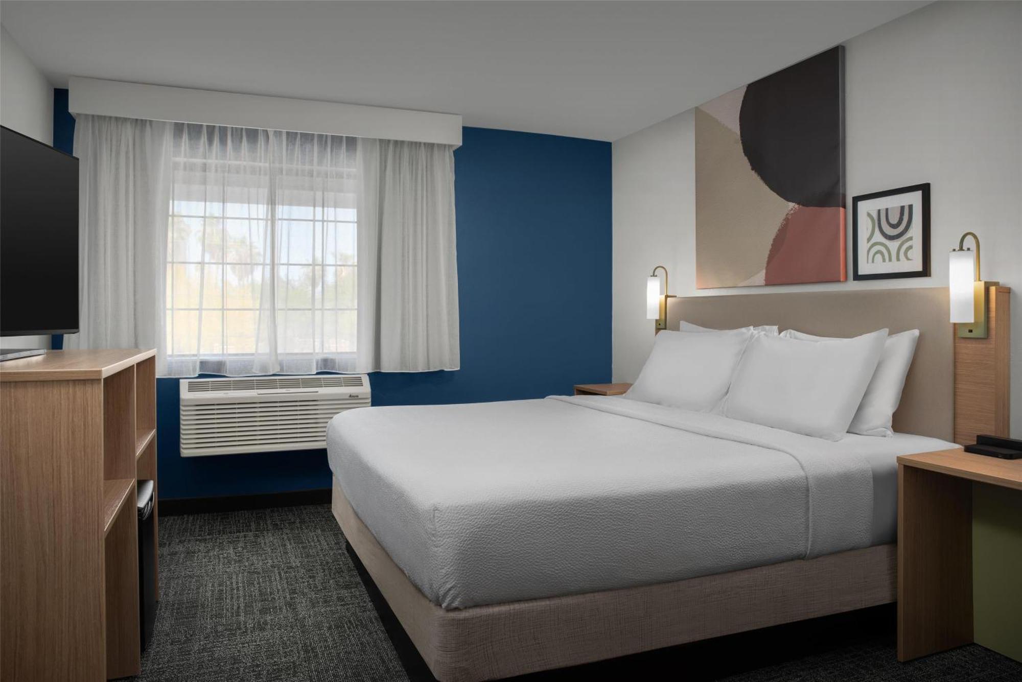 Hotel Spark By Hilton Airport 3*