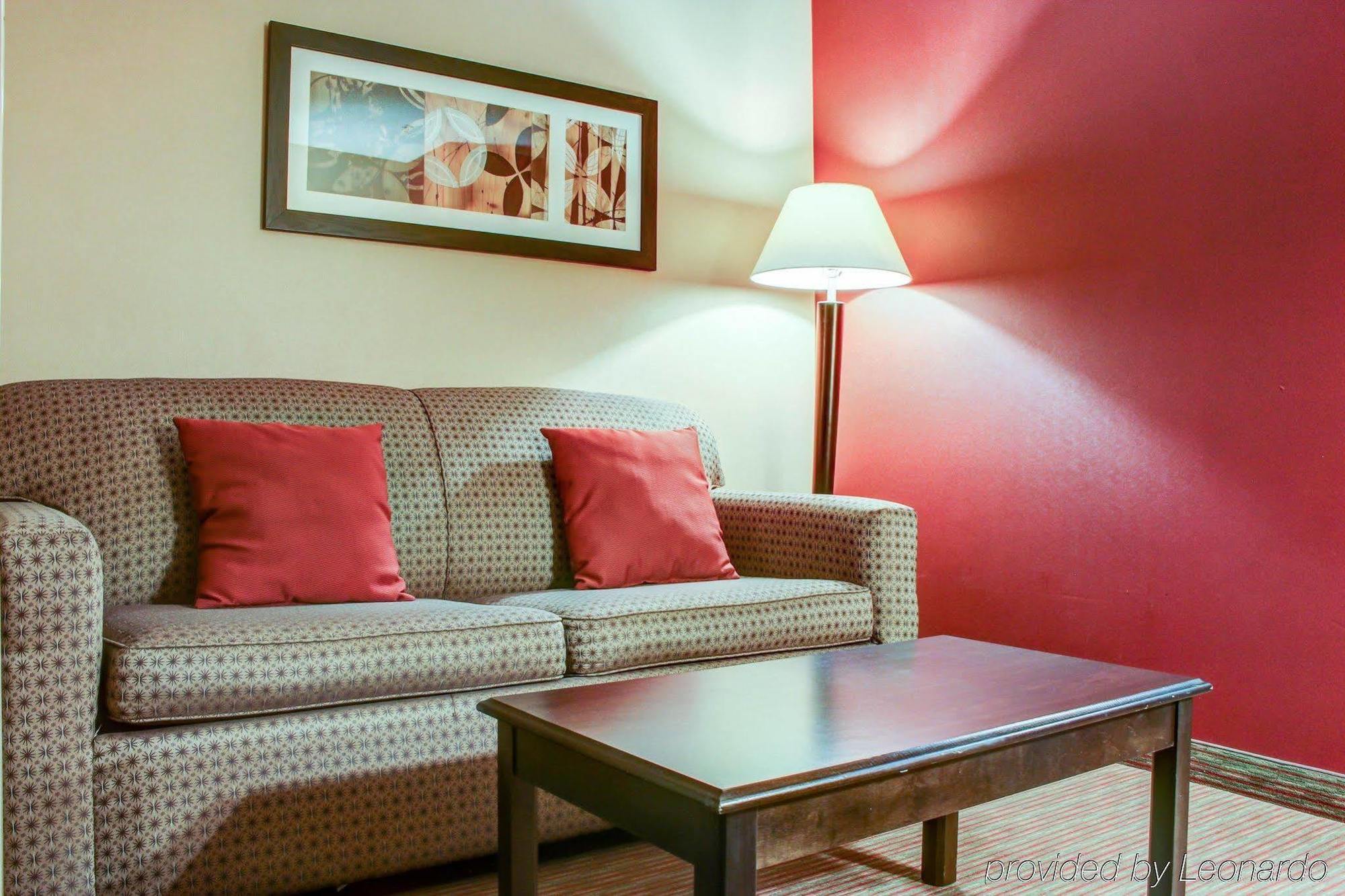 Spark By Hilton Airport 3*